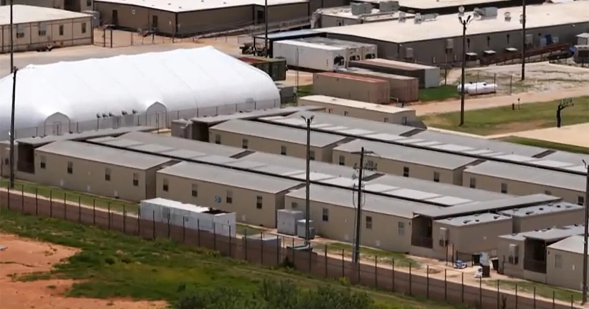 Children “held like criminals” inside ICE detention center – CBS News