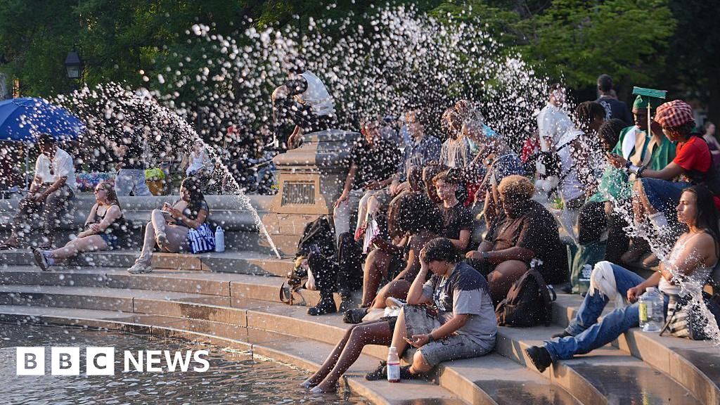 Dangerous heatwave to hit US ahead of holiday weekend – BBC