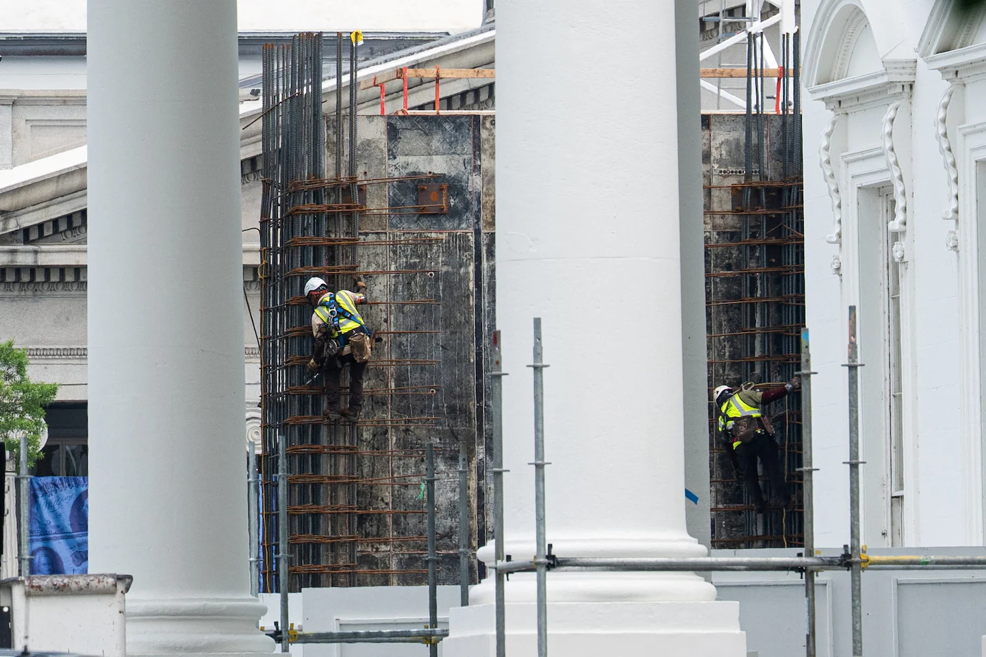 Trump is using a $500M no-bid contract to build his White House ballroom – The Washington Post