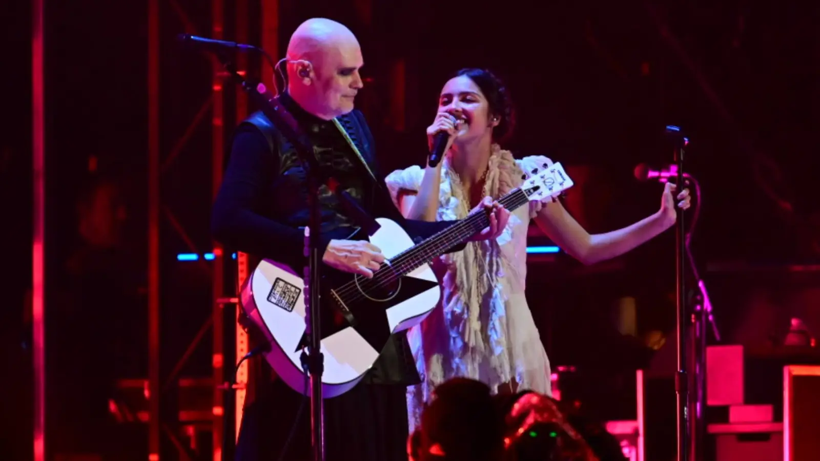 Olivia Rodrigo and Yungblud Join Smashing Pumpkins for Nostalgia-Fueled Lollapalooza Set – Rolling Stone