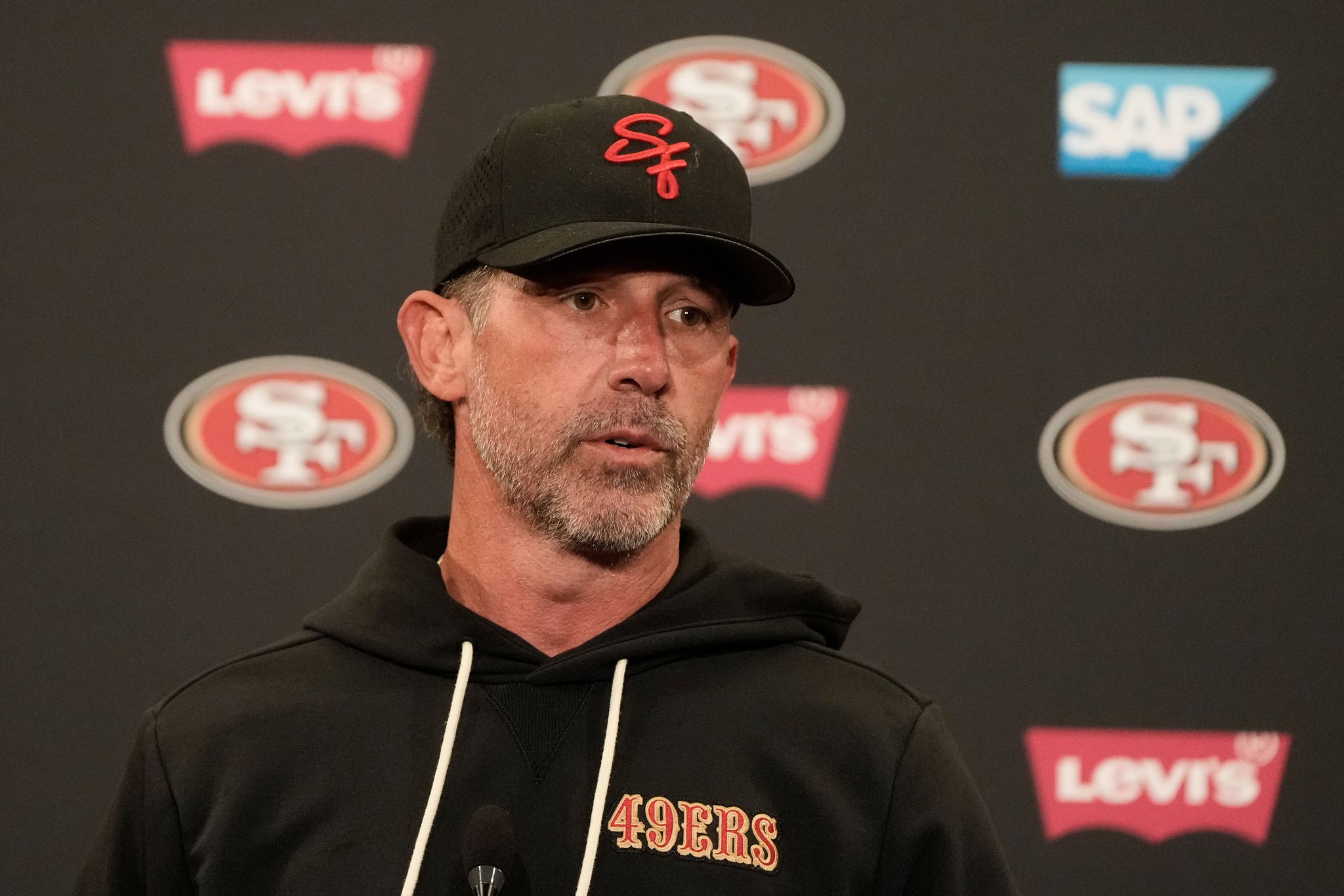 49ers’ Kyle Shanahan accepts blame for car crash, says he swerved when phone fell – San Francisco Chronicle