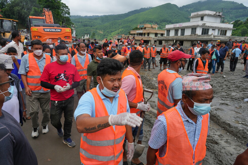 Hundreds of workers feared stuck in hydropower tunnels as Nepal flood deaths cross 900 – AP News