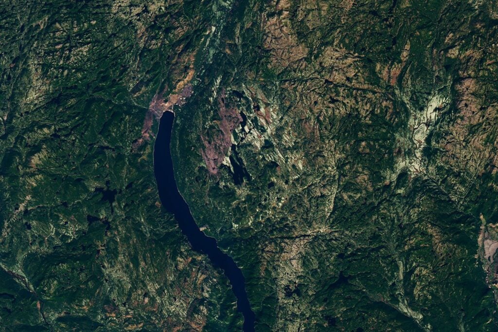 A Quebec amateur astronomer was scouting a campsite using satellite imagery in 2024 when he spotted a 25-kilometre ring around Lake Marsal, and geologists who reached it by floatplane the following year found shatter cones confirming a roughly 390-milli – Space Daily