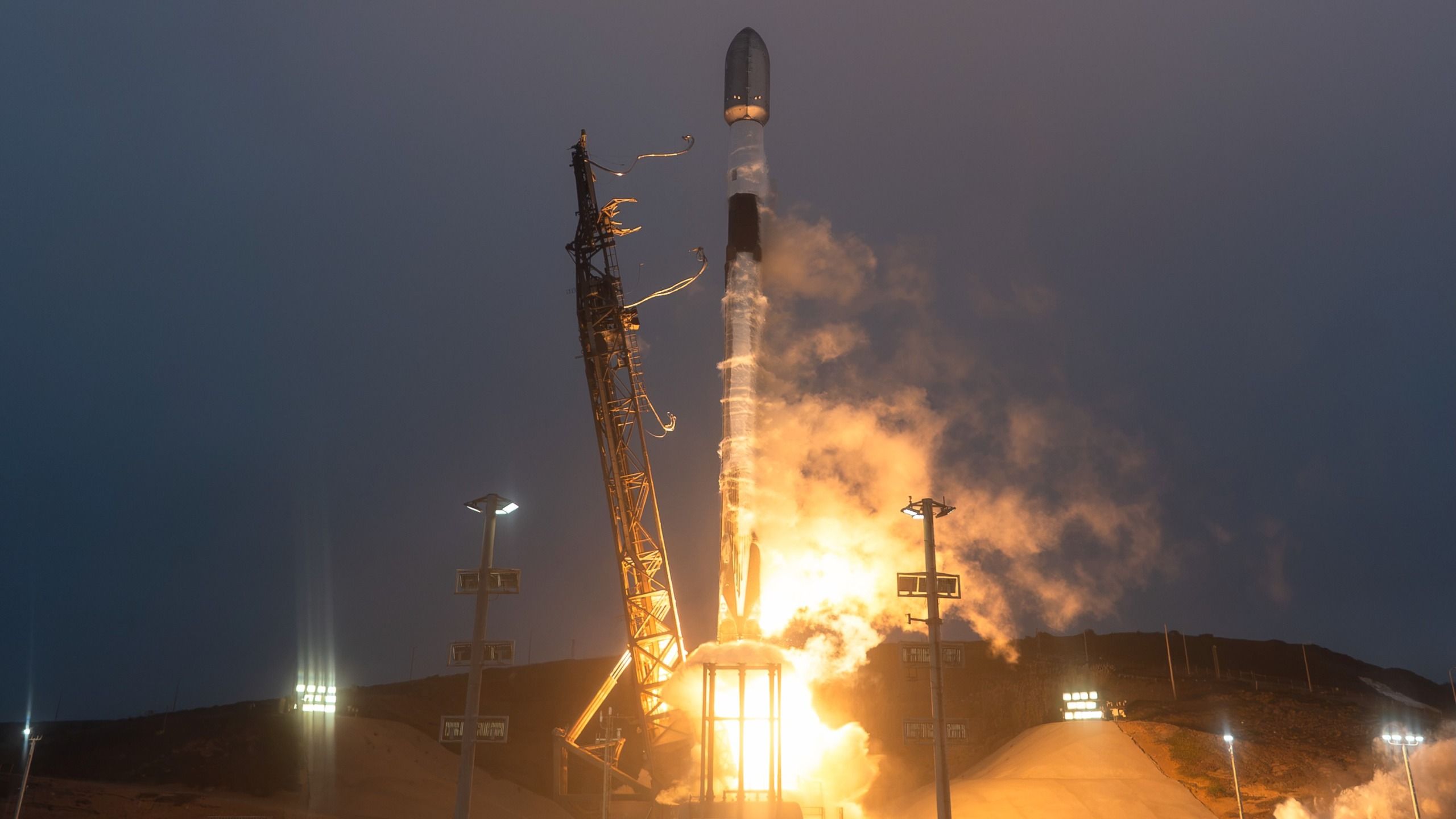 SpaceX launches 27 Starlink satellites to orbit from California (video, photos) – Space