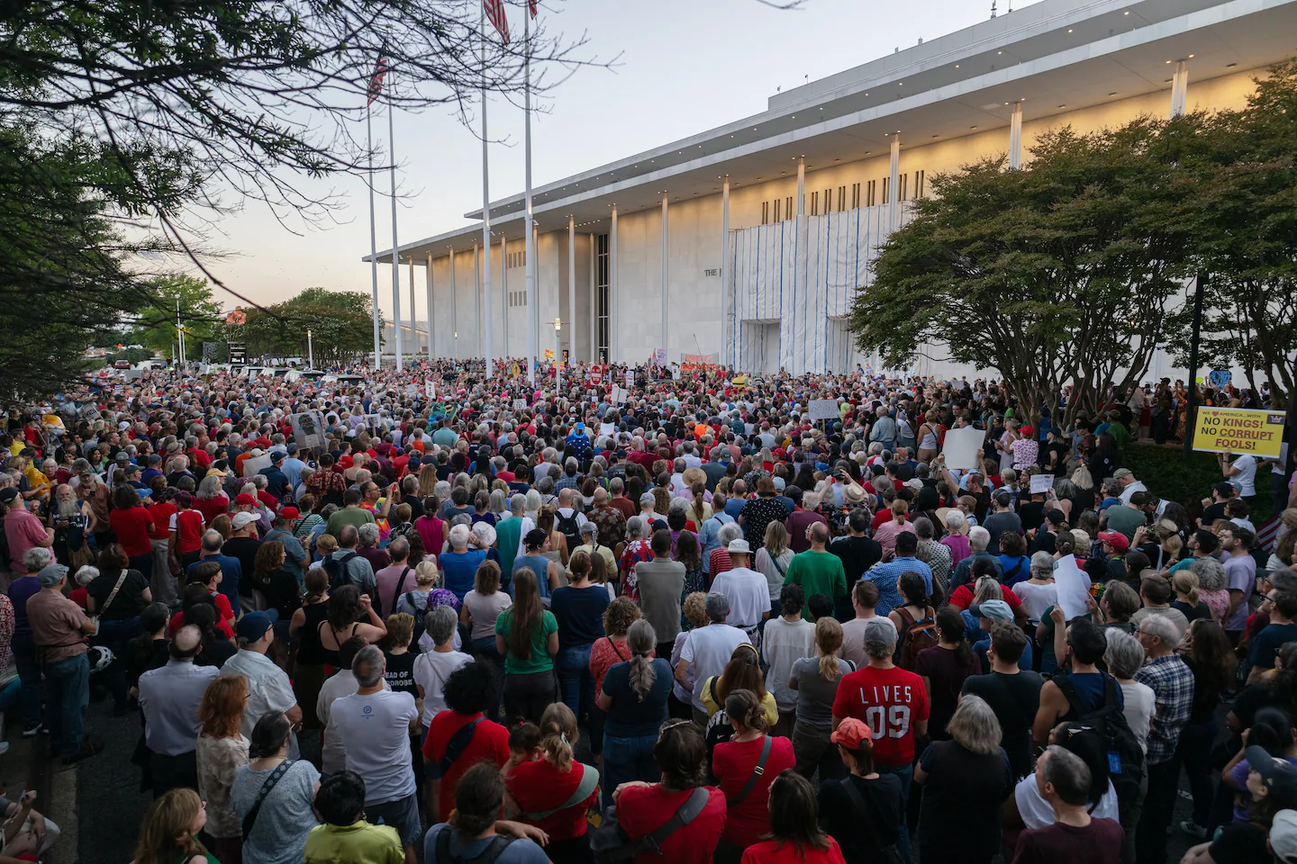 Thousands rally outside shuttered Kennedy Center, chanting ‘Hands off!’ – The Washington Post
