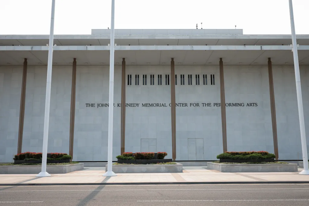 Trump Says Kennedy Center Will Close Immediately Unless His Name Stays – Deadline