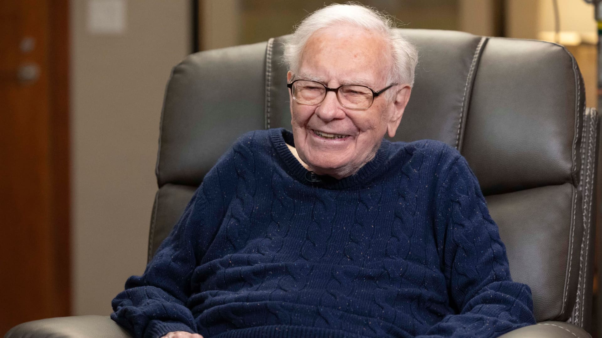 Warren Buffett stepping down as chairman of Berkshire Hathaway: ‘Father Time always wins’ – cnbc.com
