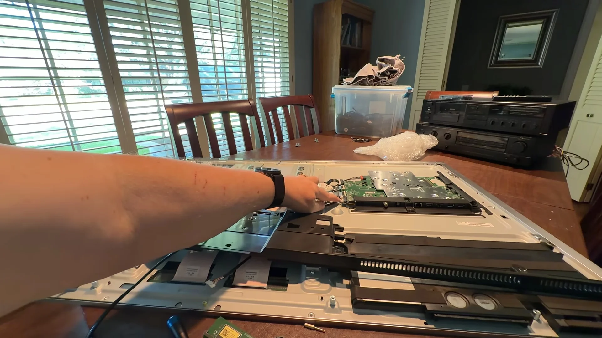 Dude Rips Out Mic And Wifi From New LG TV That Reportedly Spies On Customers: ‘You Don’t Own The Glass On This One!’ – Kotaku