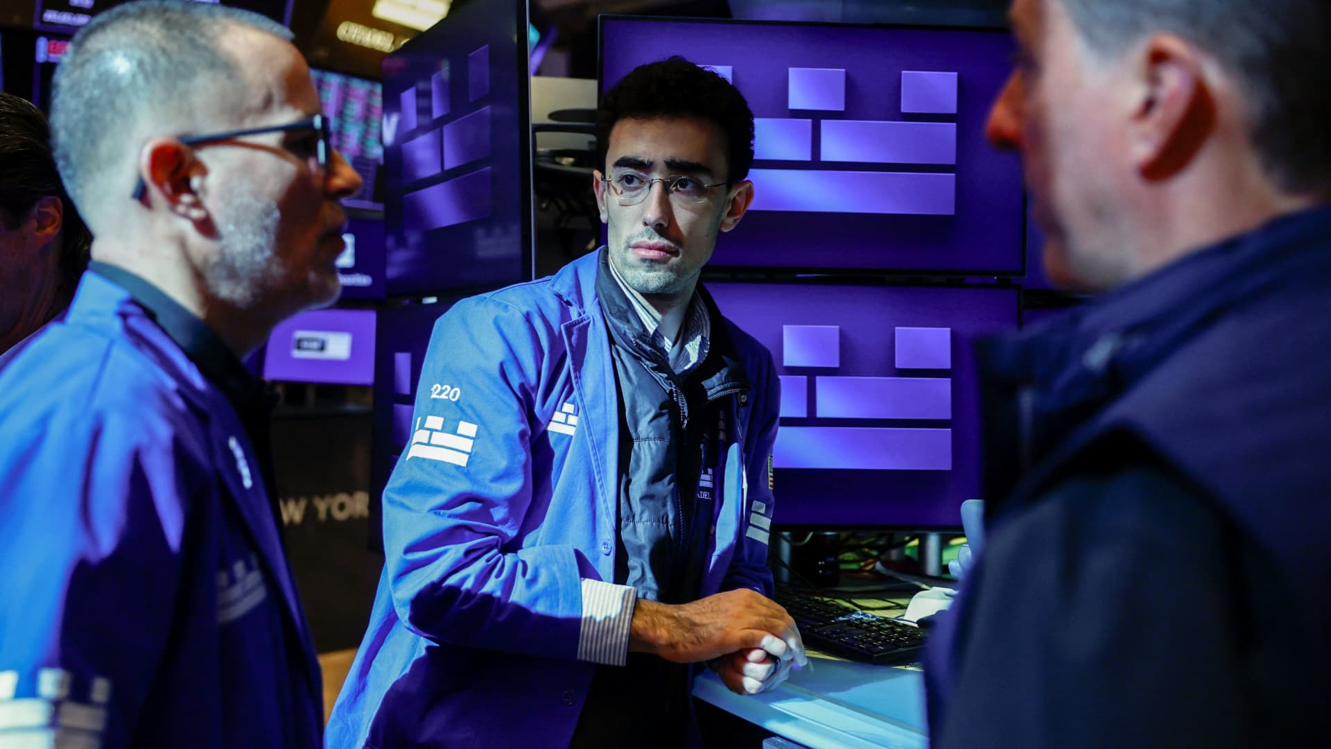 Stock futures rise slightly after Dow posts third straight losing week: Live updates – CNBC