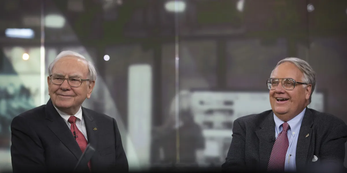 Meet Warren Buffett’s son Howard, a former sheriff, war photographer, and now, Berkshire’s new chairman – Fortune